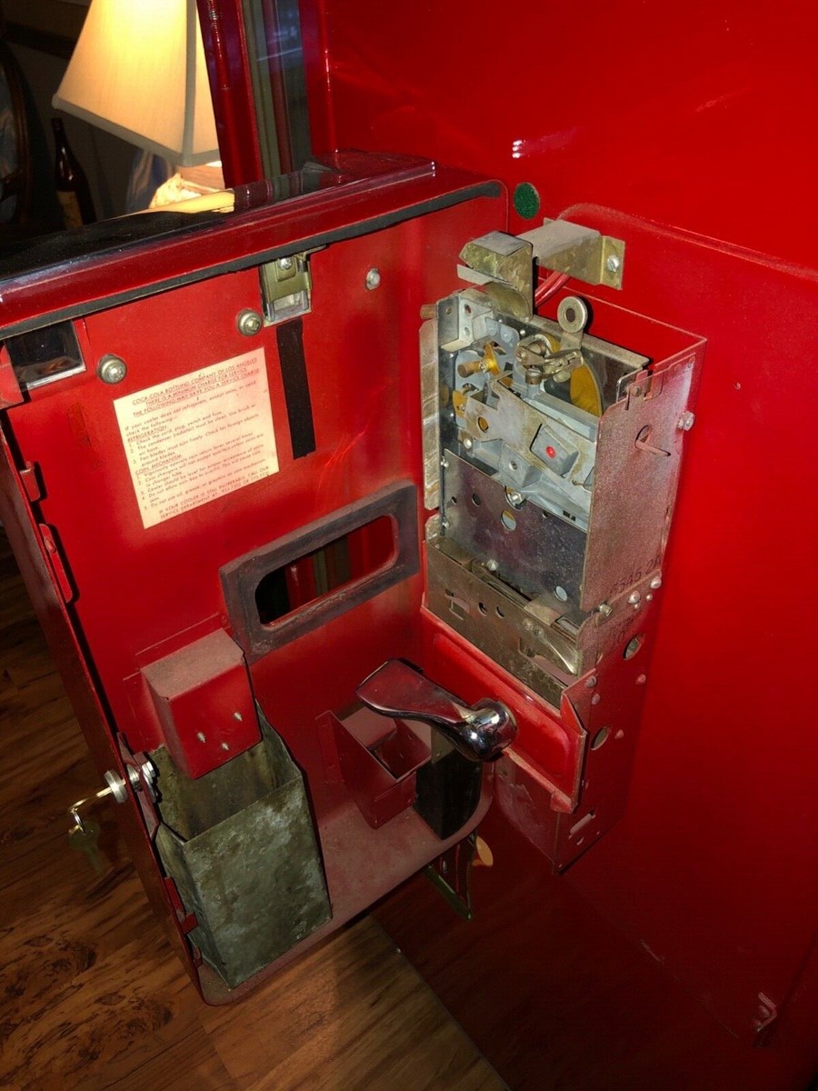 Vendo 81 '51 Coke Machine. Works perfectly. Excellent condition