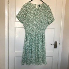 Shein Green Floral Dress Size M 10 Short Sleeve Round Neck Lightweight