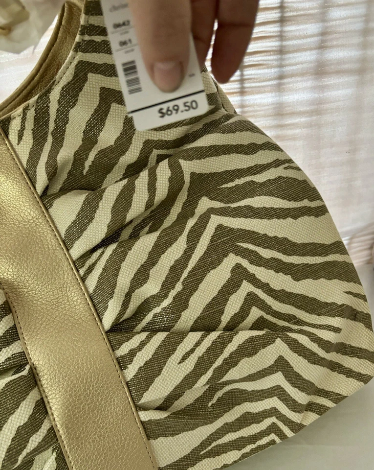 Bolso Cartera Christopher & Banks Sobre el Hombro Cebra Rayas Dorado Precio de venta sugerido por el fabricante: 69,50 USD Foto 4 de 4