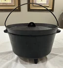 Vintage 10 In Lodge Cast Iron 5 Qt Camp Dutch Oven with Lid Excellent Condition