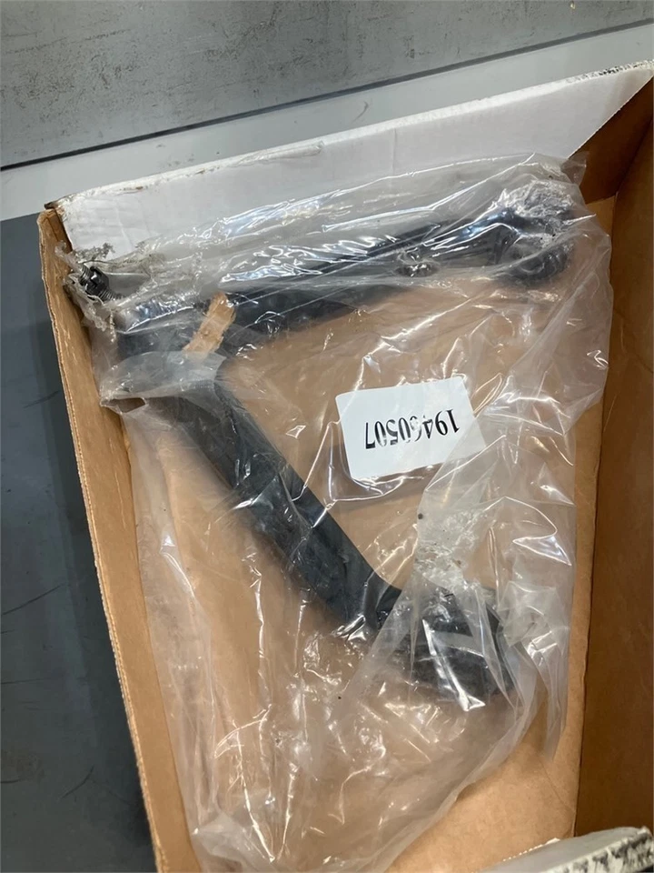 Suspension Control Arm an Ball Joint Assembly Front Right Upper ACDelco 46D1022A - Image 3 of 4