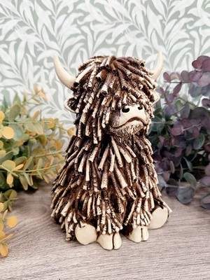Sitzende schwere Resin Highland Kuh Figur Ornament NEU