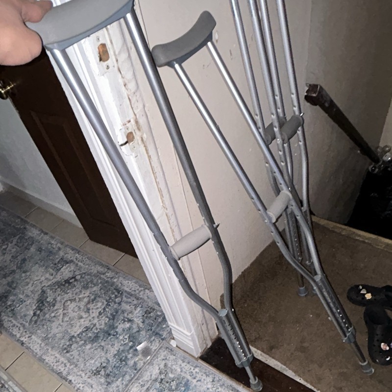 Adjustable Adult Standard Underarm Crutches w/ Pad & Handgrip Gray/Silver