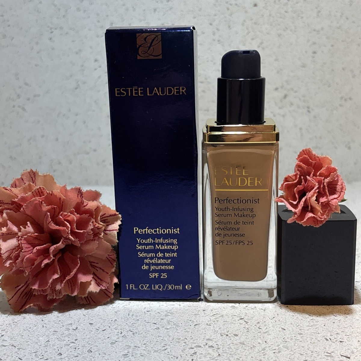 Estee Lauder Perfectionist Shell beige 4N1 Youth-Infusing Makeup