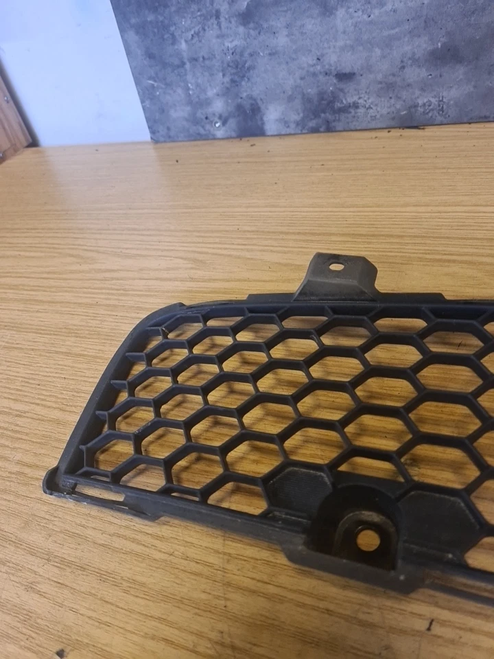 Parachoques delantero inferior Mitsubishi Lancer MK5 2009 6400B397 Foto 2 de 4