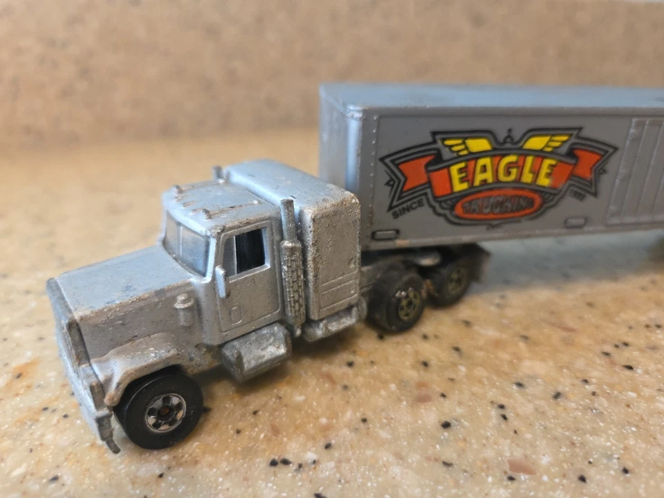 HOT WHEELS STEERING RIG 1980 GMC CAB WITH EAGLE TRAILER WORKS - Image 2 of 4