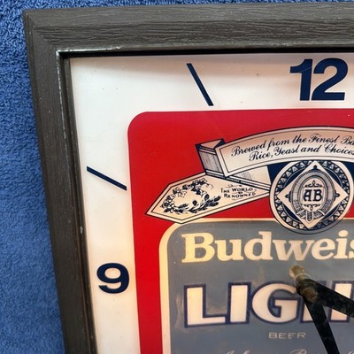 VINTAGE 1982 BUDWEISER “LIGHT” LIGHT UP BEER CLOCK ANHEUSER BUSH