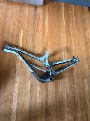 downhill mtb frame commencal L - Image 1 of 4