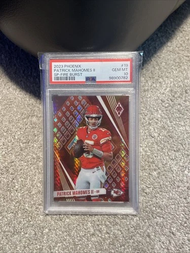 2023 Panini Phoenix - Patrick Mahomes II #19 Fire Burst /340 PSA 10