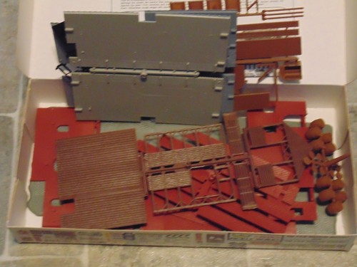 Pola HO Scale F & M Schaefer Brewery Building Kit #806 - Picture 3 of 3
