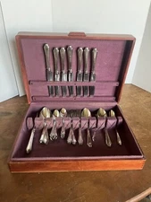 Oneida Community Made DUCHESS PATTERN 35 PIECES Tudor Plate Silverplate 1933 Box