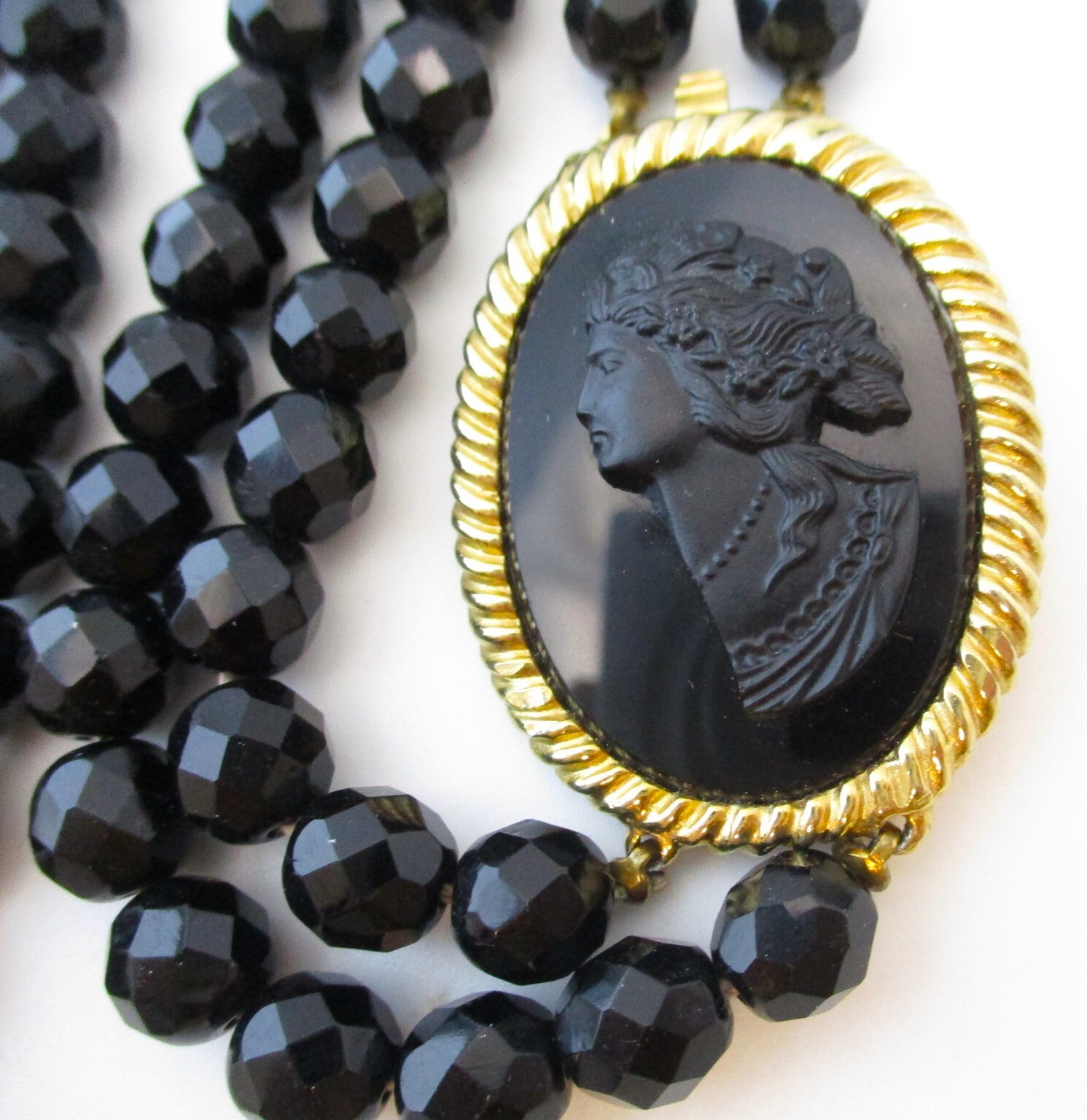 Vintage STUNNING Jet Glass Double Strand Cameo Left F… Gem