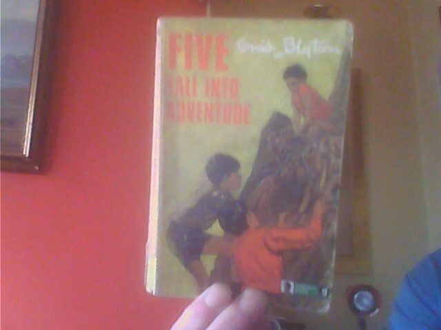 Five Fall Into Adventure-Enid Blyton Paperback Knight 1969