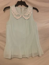 💥 LC Lauren Conrad Green Chiffon Pleat Top Lace Peter Pan Collar Sleeveless.