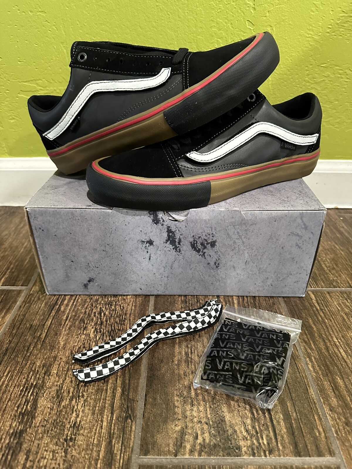 Picture 1 of 6