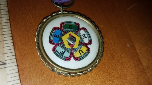 VINTAGE ROYAL NEIGHBORS OF AMERICA FECMU MEMBER MEDAL PENDANT