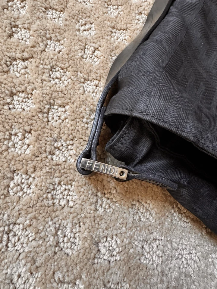 Bolso Mensajero Fendi Zucca Vintage Auténtico Negro Nylon Correa Larga Cuero.  Foto 2 de 4
