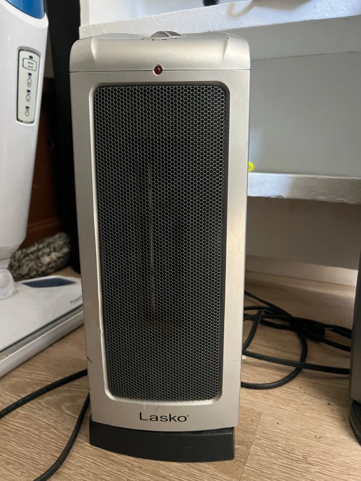 Calentador de torre eléctrico oscilante de cerámica Lasko 1500 vatios 5307. Foto 2 de 3