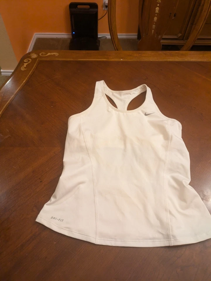 Camiseta sin mangas de entrenamiento Nike Dri-Fit blanca para mujer talla M Foto 3 de 4