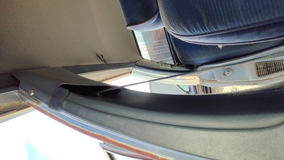 Deville 1980-1984 sedán pasajero derecho B pilar moldura panel moldura fabricante original Foto 4 de 4