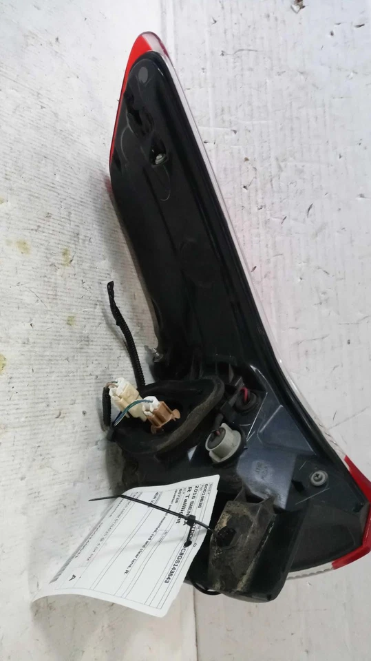Conjunto de luz trasera derecha usado se adapta a: Toyota Sienna 2016 cuarto panel montado re Foto 2 de 4