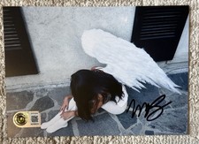 MADISON BEER SIGNED LOCKET INSERT POSTCARD - BECKETT COA