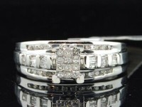 Damen 10K WeißGold Prinzessin & Rundschliff Diamant Verlobungsring Ehering