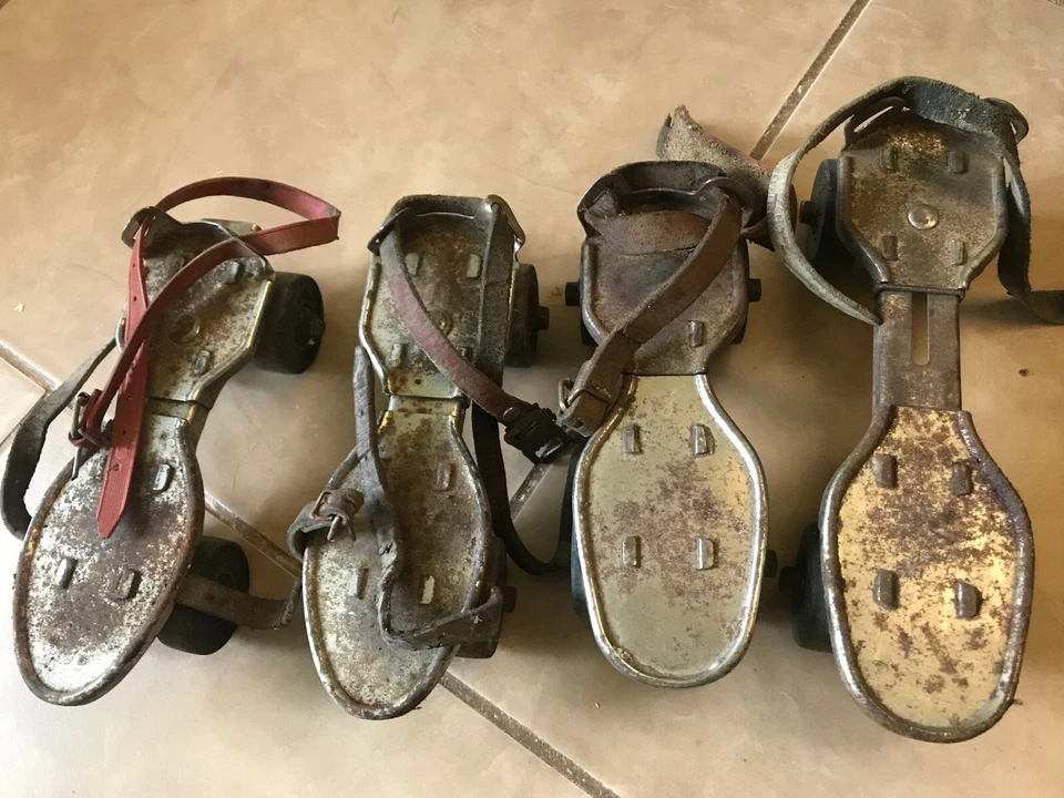 2 PAIRES ANCIEN PATIN A ROULETTE CHROME - Photo 2/4