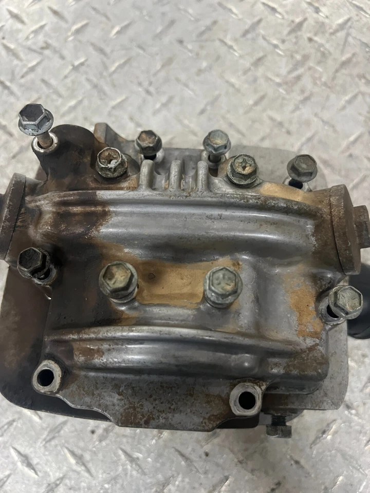 Cubierta basculante de leva de culata Suzuki Ozark 250 2006 Foto 2 de 4