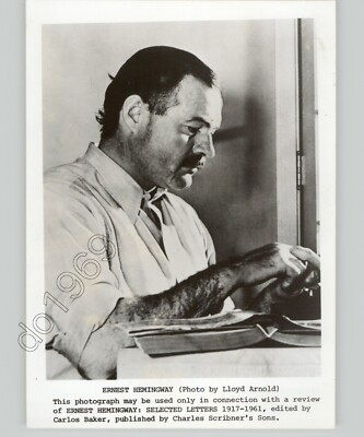 Author ERNEST HEMMINGWAY W/ Typewriter & Book By Lloyd Arnold, Vtg. Press Photo