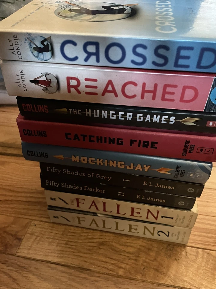 The Hunger Games, Fifty Shades Of Grey, The Fallen & More Book Lot - Image 3 of 3