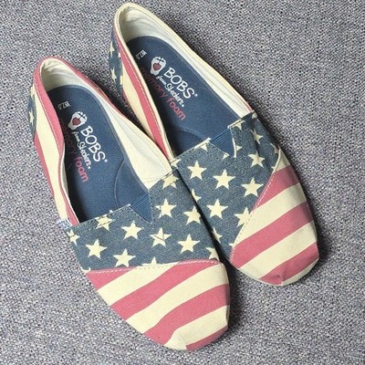 Ladies Bob's from Skechers Patriotic Red White & Blue Shoes Memory Foam 7.5-EUC
