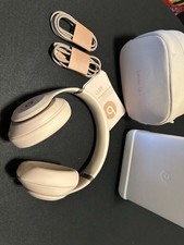 beats studio Pro x kim Kardasnian
