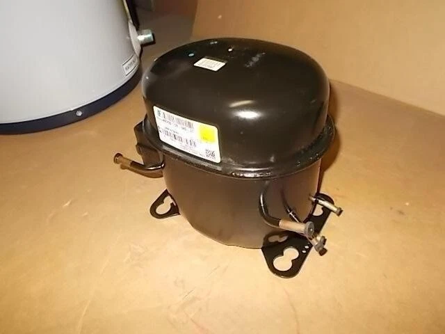 TECUMSEH AE250CR-585-J7JM 1/3 HP RECIPROCATING LOW-TEMP REFRIG COMPRESSOR R-12 - Image 2 of 4