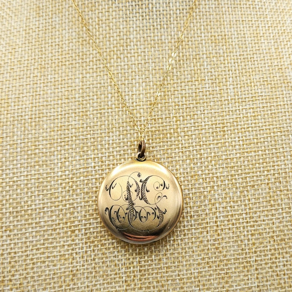 Collar Medallón Media Luna Repousse Flor Iris Pasta Relleno Oro Art Nouveau 18" Foto 2 de 4