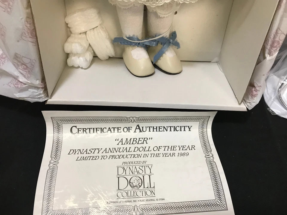 Dynasty Anna Collection 瓷娃娃 #D-190 ~ "ANNA" ~ 从未从盒中移除 — 第 4/4 张图片