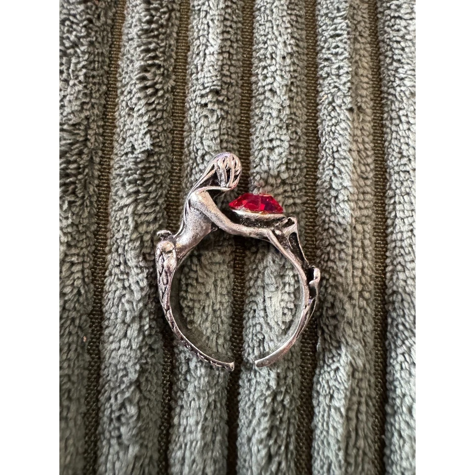 Anillo Sirena Gótico Tono Plata Piedras Preciosas Rojas Declaración Ajustable Foto 3 de 4