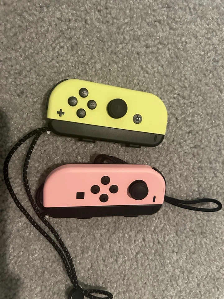 Nintendo switch(4 joycons, 3 games) - Image 2 of 3