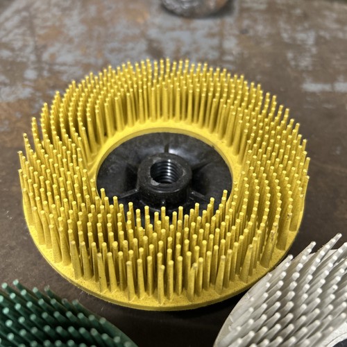 3M 4 1/2" Borstenscheibe 5/8-11 Dorn NEU! 3 Stück Grün, Weiß, Gelb Neu - Bild 6 von 6