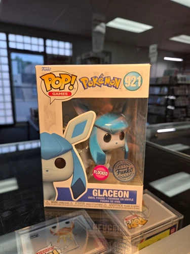 Funko Pop! Vinyl: Pokémon - Glaceon (Flocked) (Exclusive) #921 W/ Protector