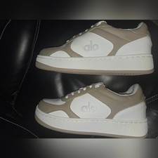 Alo Yoga Recovery Mode Sneaker Shoes Natural Gravel White Tan sz 9