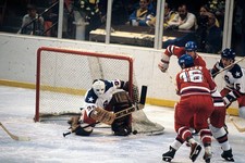 Winter Olympics USA goalie Jim Craig in action save vs Czechoslova- Old Photo