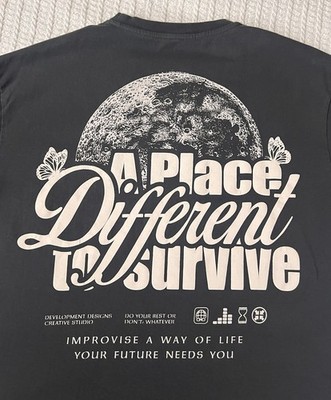 Pull & Bear Men's Place Different To Survive Graphic Logo T-Shirt MD 21  X 27 