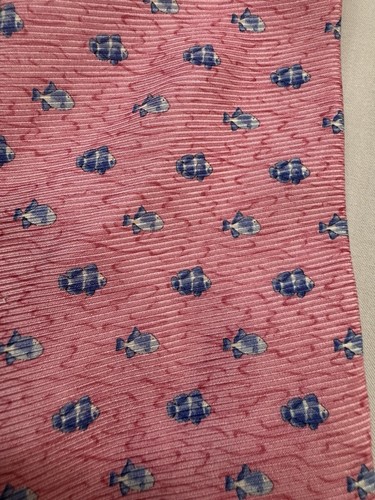 Tommy Hilfiger Necktie Tie Men's 100% Silk All Over Fish Print Pink Blue Preppy - Picture 4 of 6