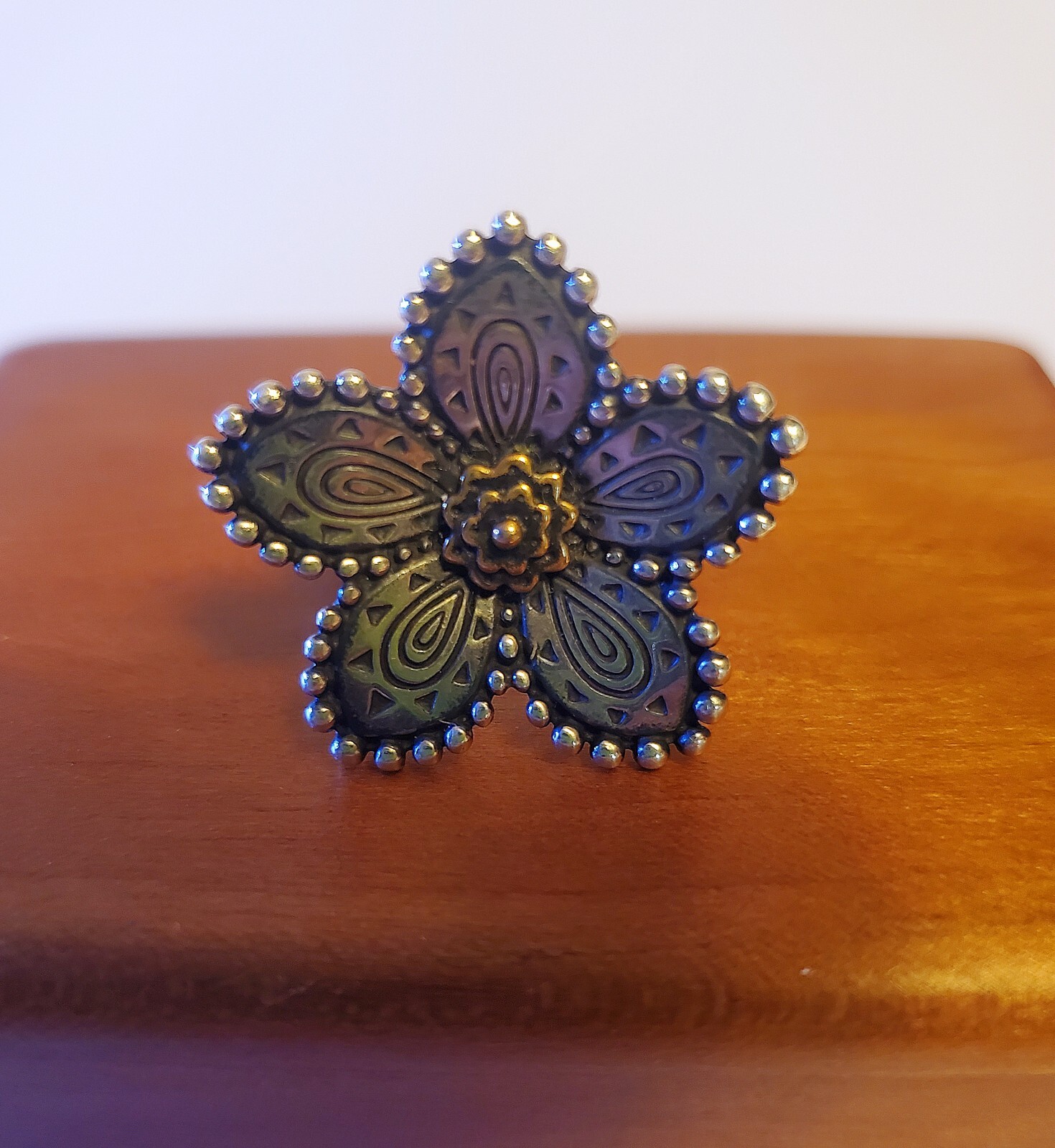 James Avery Retired Beaded Festive Flower Ring , size… Gem