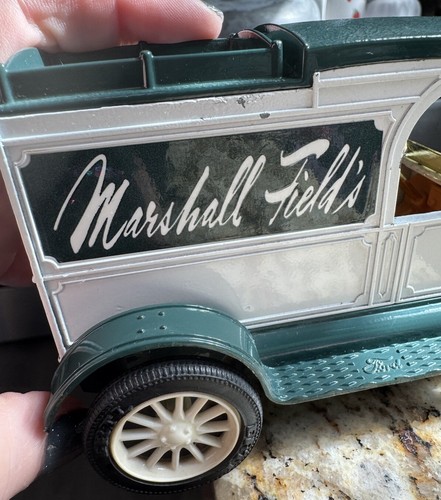 VINTAGE MARSHALL FIELDS ERTL DIE CAST 1913 MODEL T FORD REPLICA COIN BANK & KEY - Picture 10 of 14
