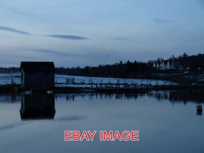 FOTO KNAPS LOCH KILMACOLM SCHWÄNE AUF DER FISCHERHÜTTE IN DER DÄMMERUNG. 2008