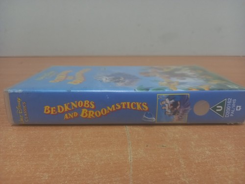 Walt Disney Classics Bedknobs and Broomsticks - VHS - Unit Only - Picture 4 of 8