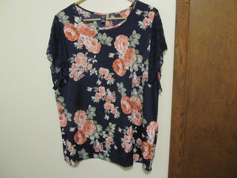 Emery Rose XL navy/peach floral/lace sleeves ladies pullover shirt