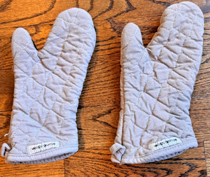 Williams Sonoma Quilted Oven Mitt - Drizzle Gray